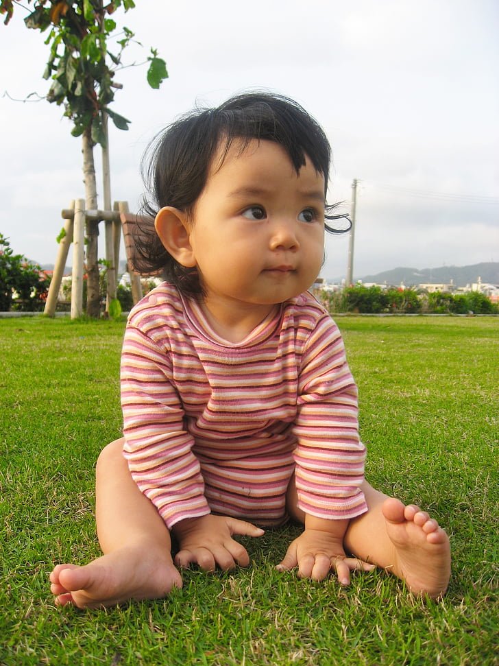 toddler walks on tiptoes